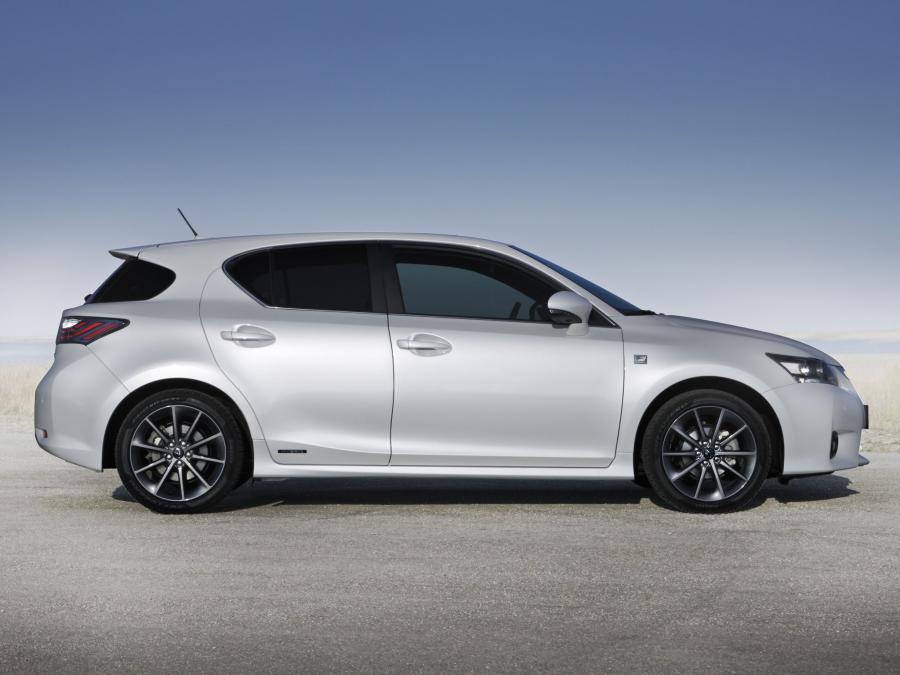  Lexus CT200h F-Sport 2011 года  (EU) (фото 7 из 16)